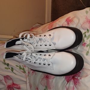 🦄🦄🦄NWT ASOS SZ39🎉🎈🎂🎂🎊 WHITEPLATFORM BOOTIES 🎁🎁🎁🩰🩰🩰🩰NVR WRN